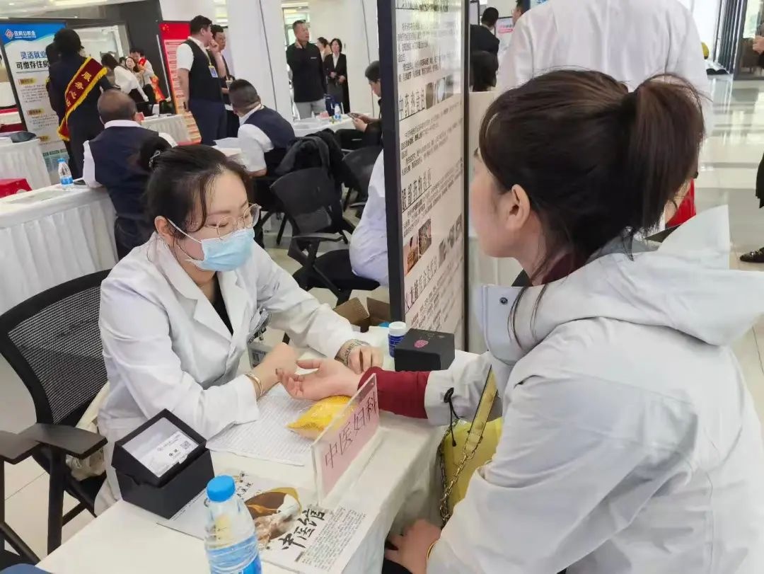 沈阳市铁西区第二人民医院专家义诊进商圈，这是要逆天？  第2张