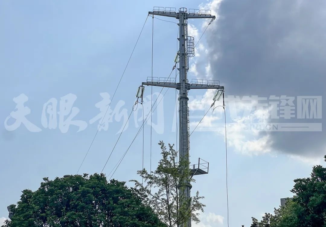 贵州日报曝光！万科麓山小区高压线塔工程引发居民担忧？  第3张