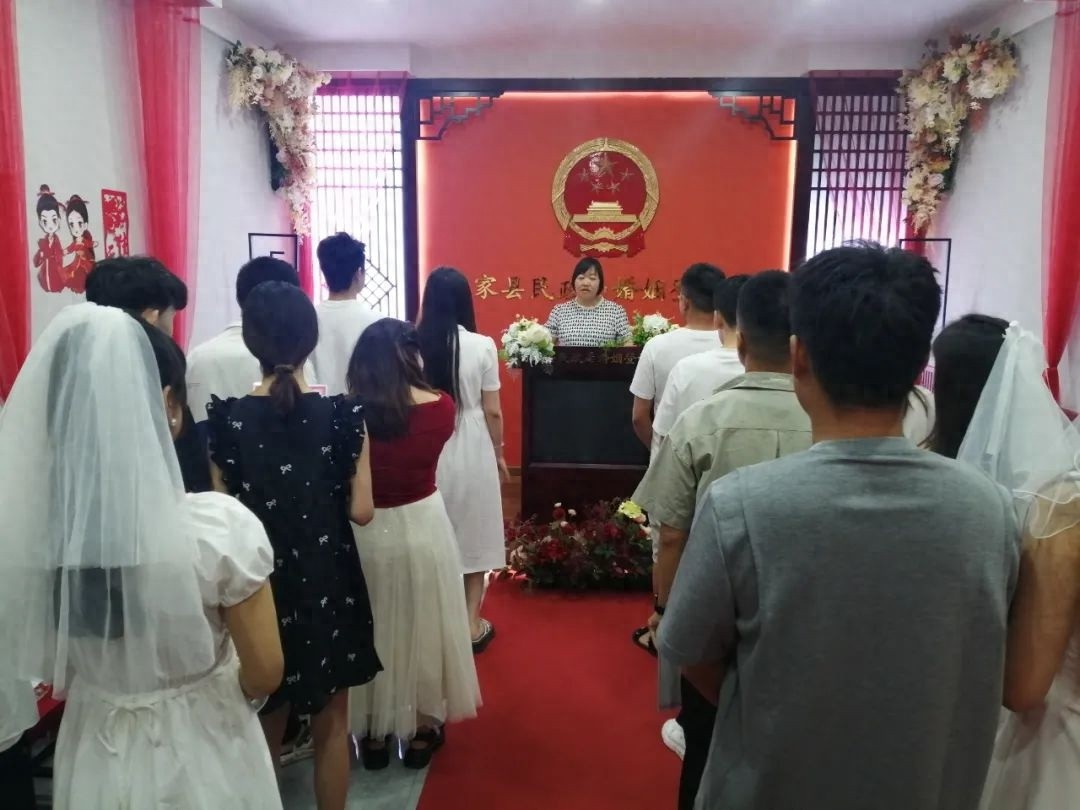 5月20日巧家县集体颁证活动！10对新人引领婚嫁新风尚？