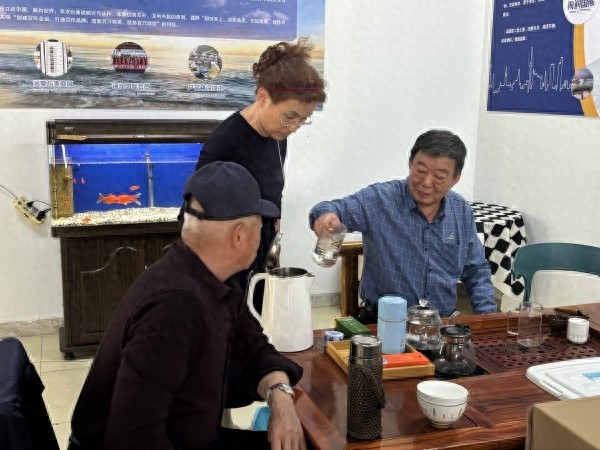烟台高新区这茶艺课太绝！老年朋友共品清欢？快来一探究竟