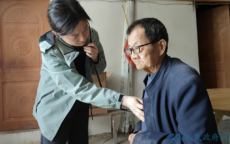5月18日！60余专家赴茂县三地义诊，免费诊疗送福音？村民感动了  第2张