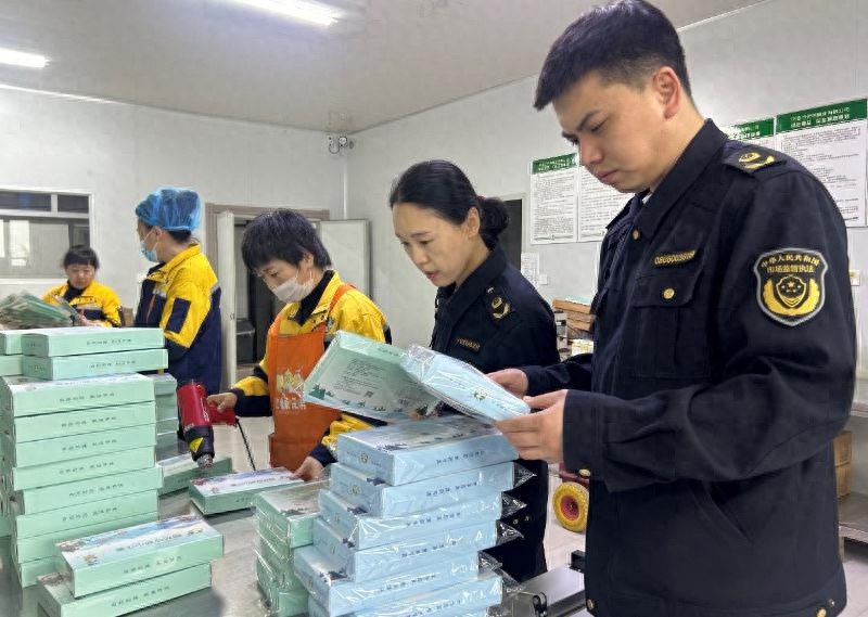 伊春市监局开发区分局严控食品生产！群众舌尖安全谁来守护？