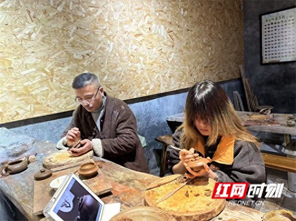 新匠人+老手艺！传统土陶技艺如何与现代数字技术碰撞出火花？
