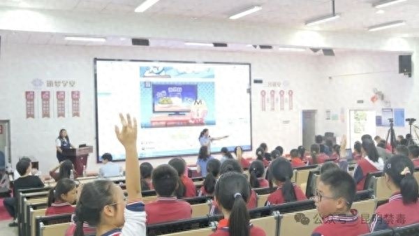 新型毒品竟伪装成零食饮料？昆明三中这堂禁毒课太震撼  第1张