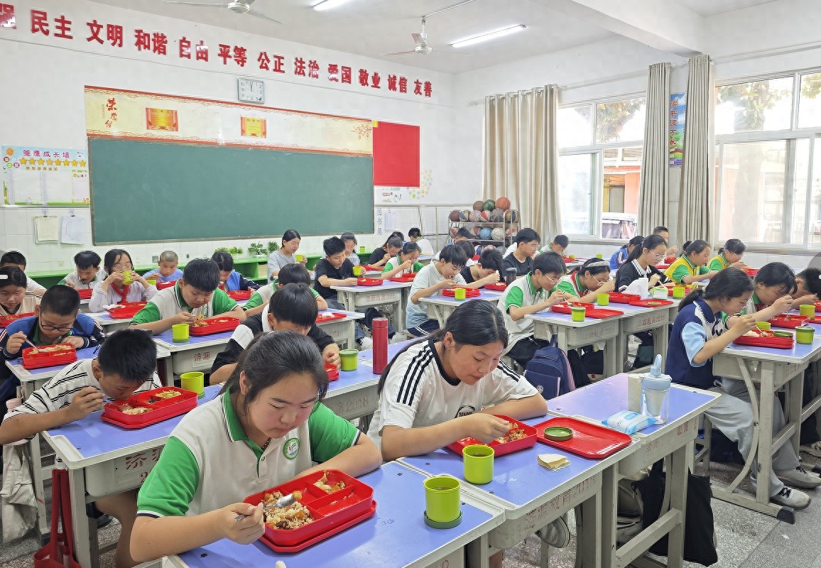 北海健康路小学多措并举做好学生配餐服务，家长怎能不点赞？  第1张