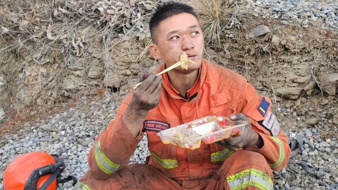 00后消防员张玺珺的热血人生！你知道他经历了啥？  第3张