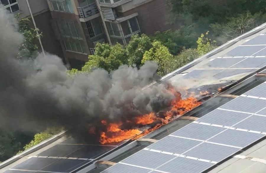 5月21日下午虹梅南路高架声屏障顶部起火？现场详情曝光  第1张
