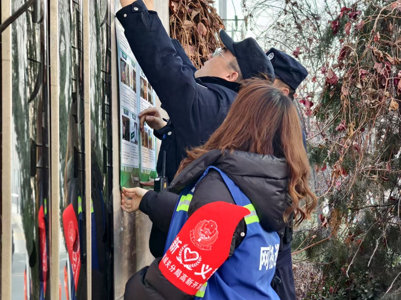 红蓝义警队伍如何成为南河社区的平安守护神？揭秘他们的独特力量  第1张