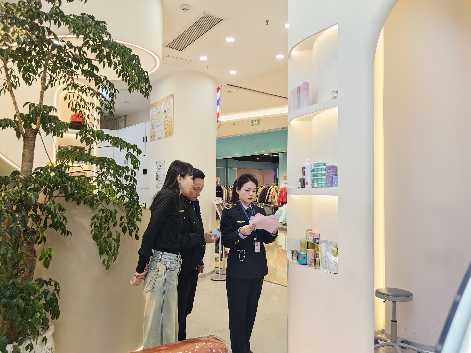 春节用药安全大检查！贵阳市如何守护你的健康防线？  第3张