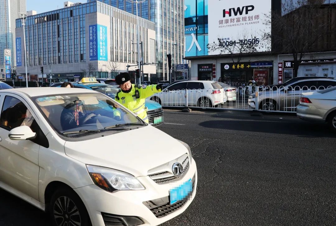 春节购物停车难?桂顺斋总店前交警放大招,停车不再愁 第3张 春节购物停车难?桂顺斋总店前交警放大招,停车不再愁 第3张