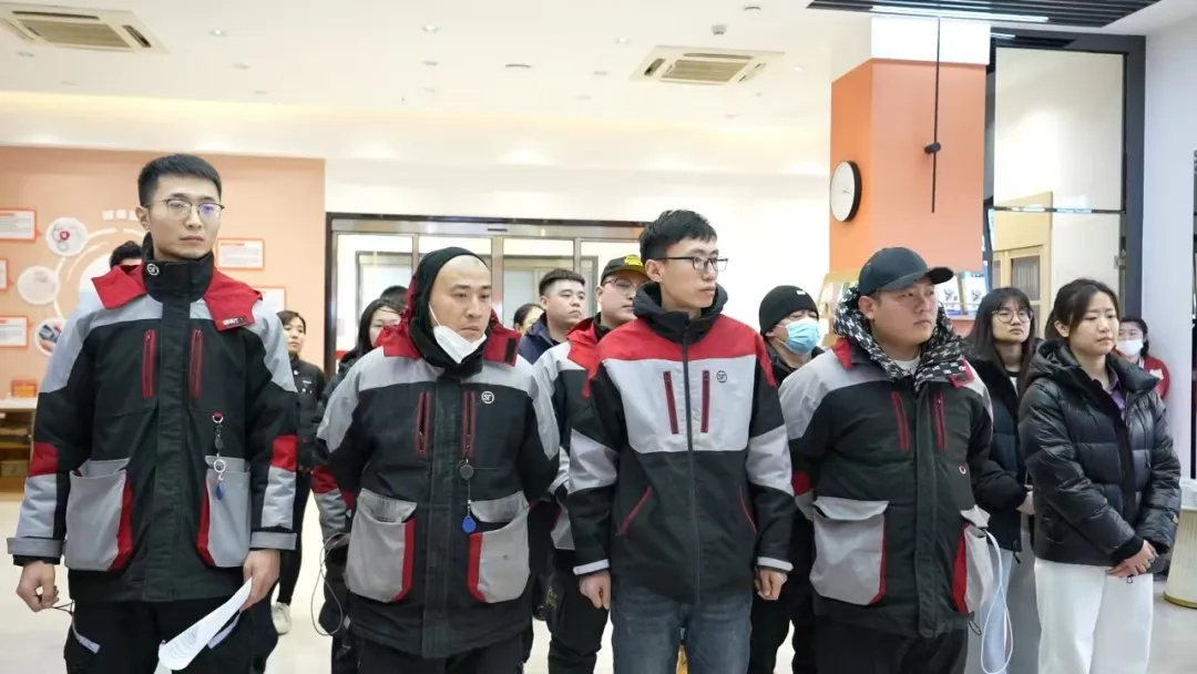 2025年快递从业青年服务月活动启动，暖心大礼包等你来领  第1张