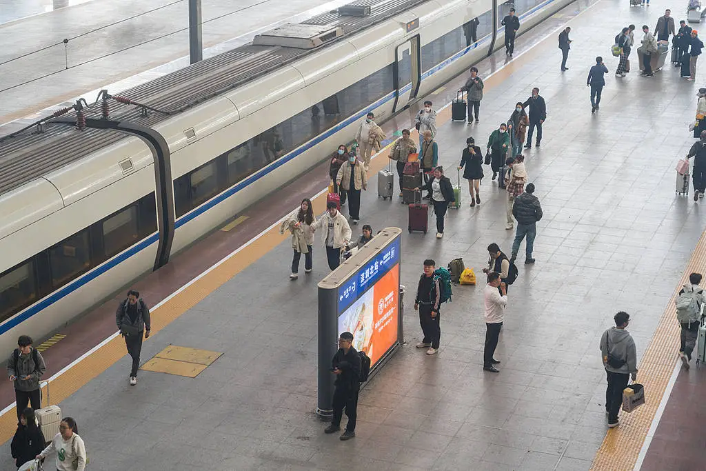 2025春运首周突破2亿人次！深圳北站人潮涌动，你准备好了吗？
