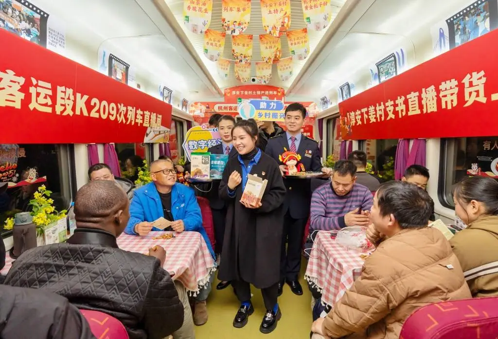 春运高峰来袭！长三角铁路单日发送旅客突破300万人次，你准备好回家了吗？  第2张