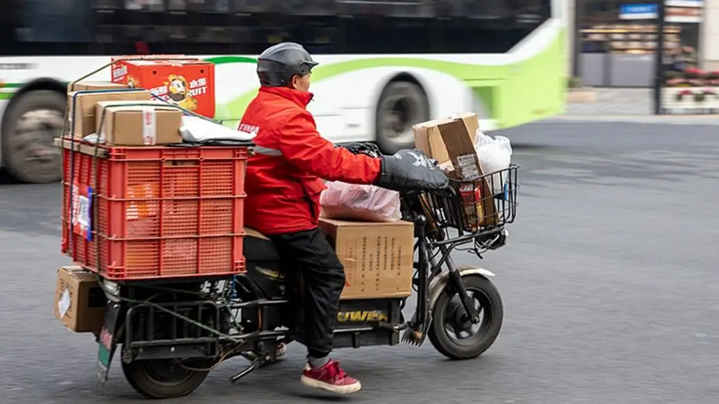 90后外卖员第6年留沪过年：新年可增收万元！你还在犹豫什么？  第1张
