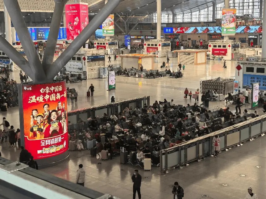90亿人次大迁徙！2025年春运震撼开启，国货品牌如何温暖游子归乡路？  第1张