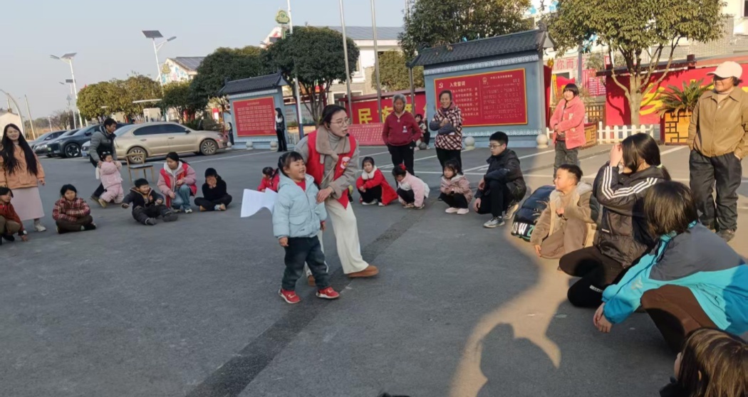 留守儿童如何度过一个充满爱与欢乐的寒假？邵阳县的爱心妈妈+知心姐姐系列活动告诉你  第2张