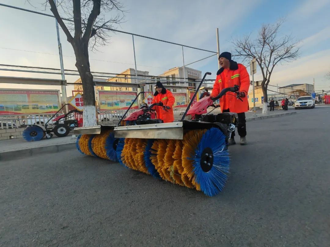 春运保卫战打响！昌平区首次运用智能机器人除雪，24台机械377人齐上阵，雪中路通雪后路畅  第2张