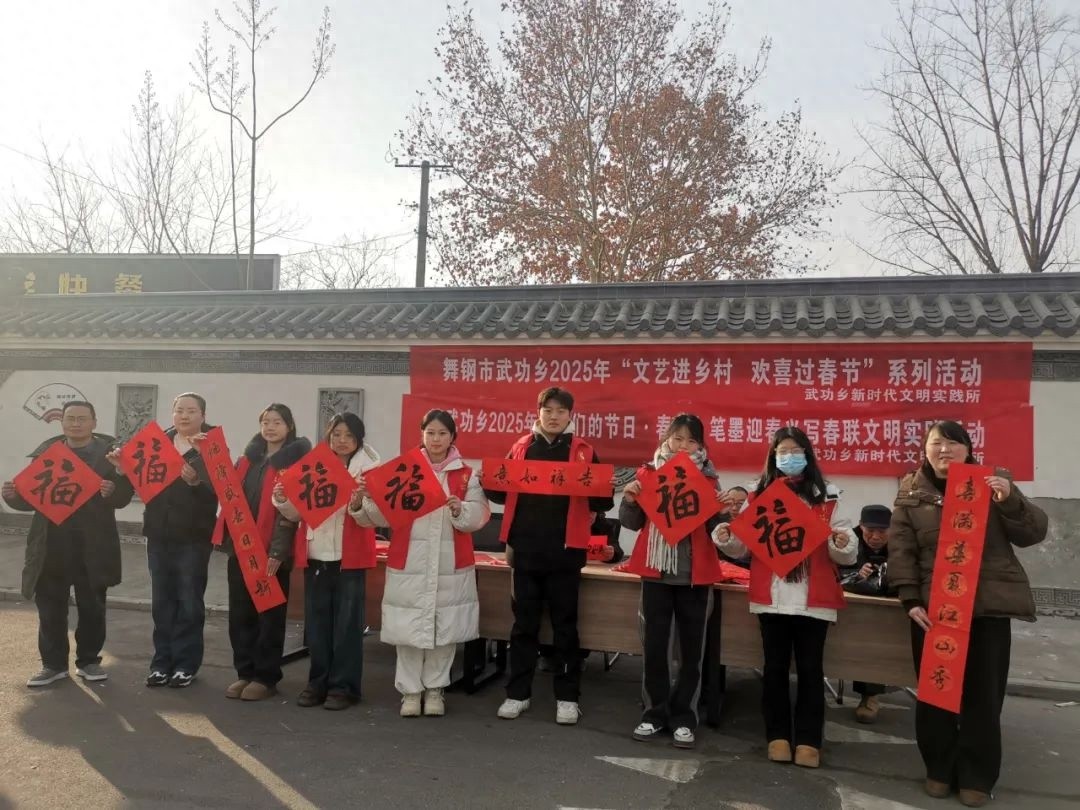 新春送福，大学生志愿者挥毫泼墨，你收到这份特别的祝福了吗？