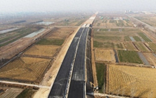 邹城至济宁高速公路工程如何实现78.7%的产值完成率？揭秘5+2、白+黑施工模式的背后故事  第1张