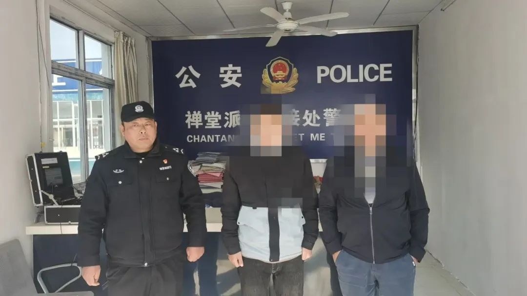 深夜零度，老人蜷缩草垛旁，民警如何暖心护送回家？  第3张