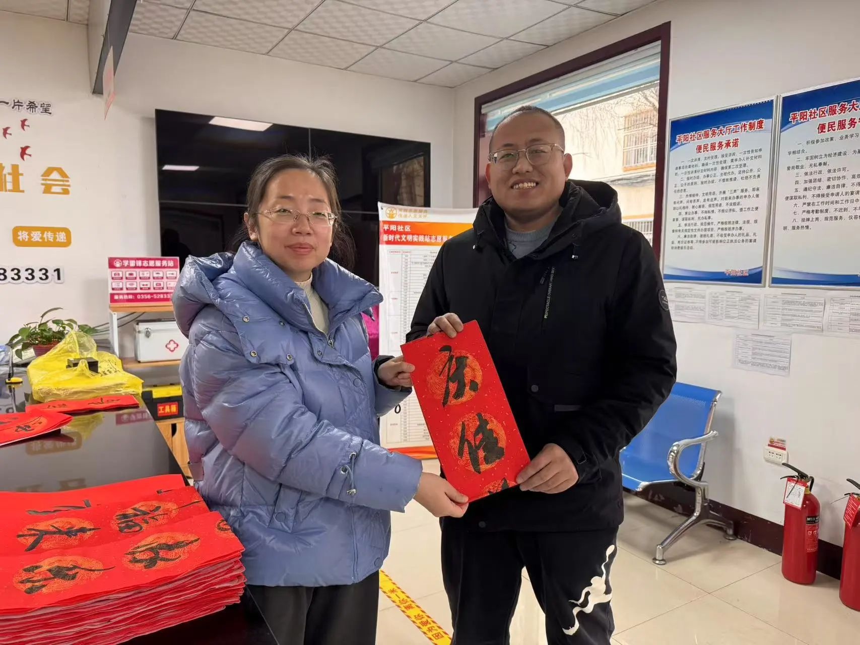 金蛇狂舞迎新岁，翰墨飘香送祝福！东城街街道平阳社区如何用春联点燃新春氛围？  第4张