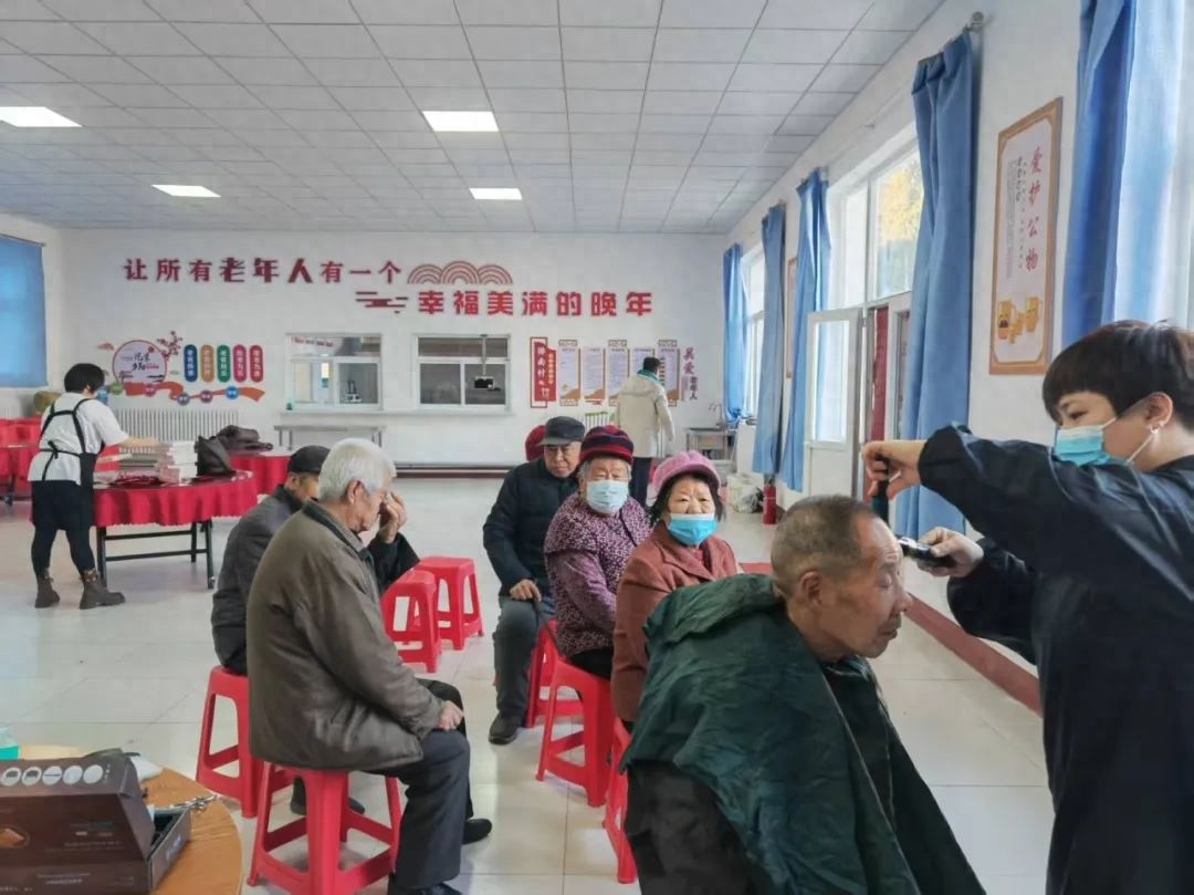 75岁赵奶奶笑开花！三甲镇这场义务理发活动为何如此暖心？  第1张