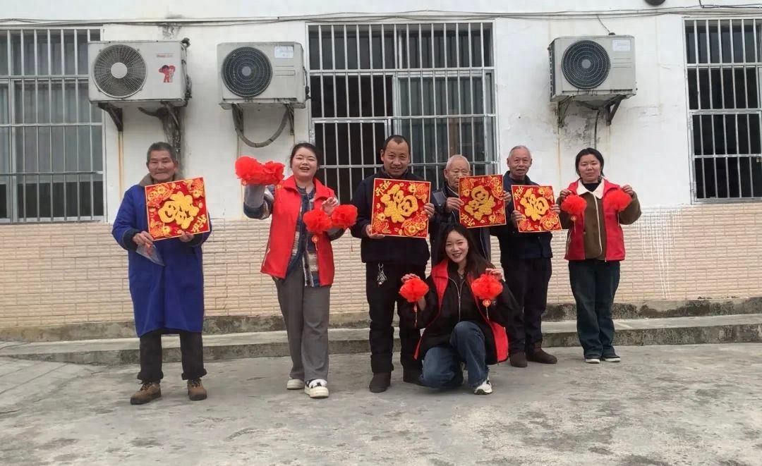 青年志愿者如何用一张福字温暖敬老院的夕阳？揭秘德江县潮砥镇的感人故事  第1张