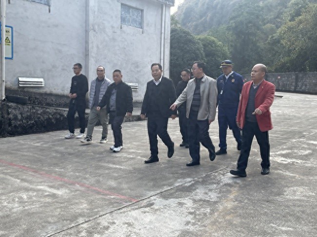春节临近，烟花爆竹安全如何保障？县长亲自带队检查，这些细节不容忽视  第1张