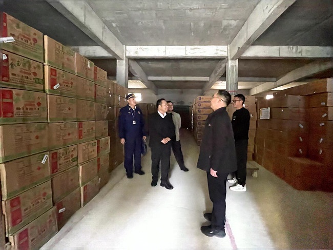 春节临近，烟花爆竹安全如何保障？县长亲自带队检查，这些细节不容忽视  第2张