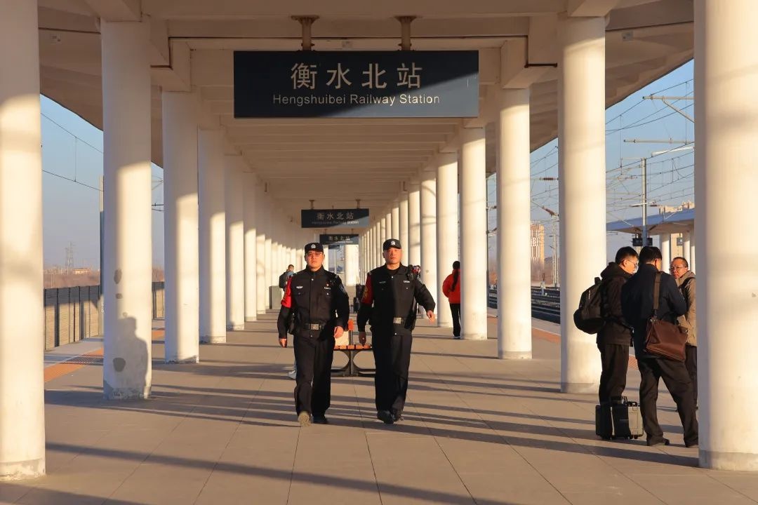 春运高峰来袭！衡水北站民警如何用责任与温情守护你的回家路？  第4张