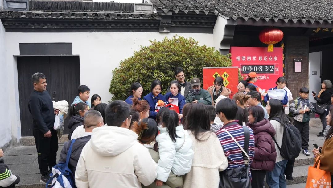 蓝姐姐带你云游古城，揭秘春节消防安全秘籍！你准备好了吗？  第3张