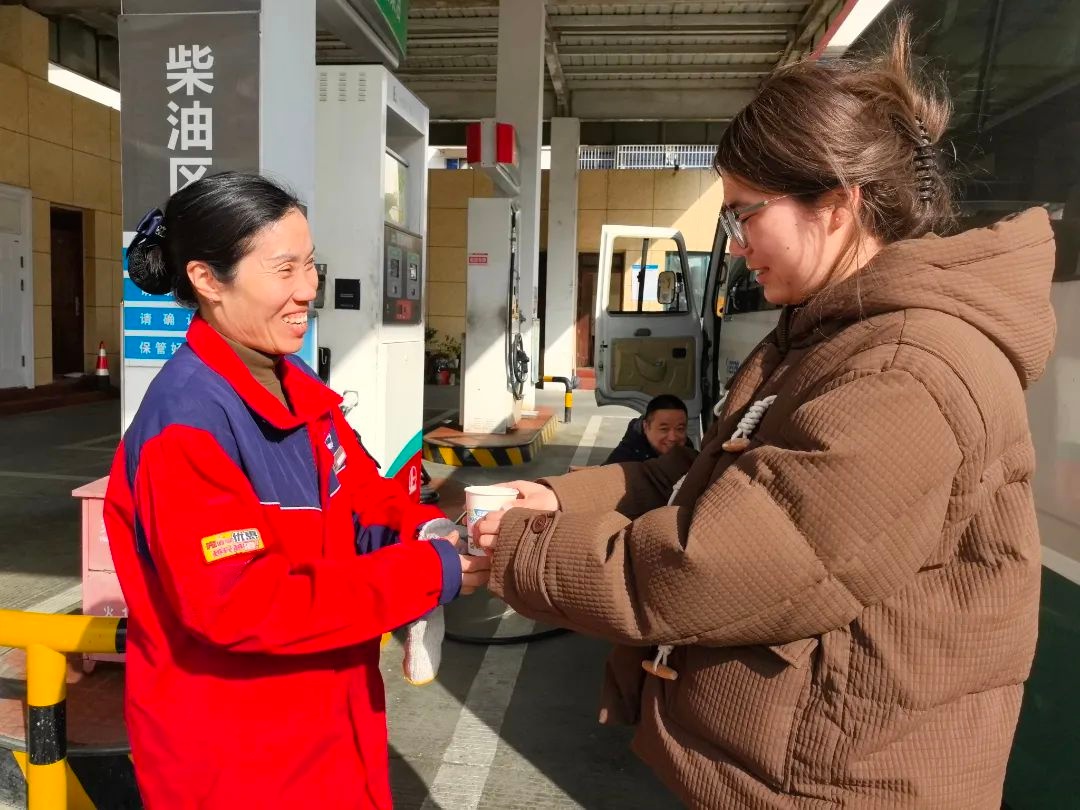 2025年春运暖冬行动：青春志愿者的温情服务，你感受到了吗？  第7张