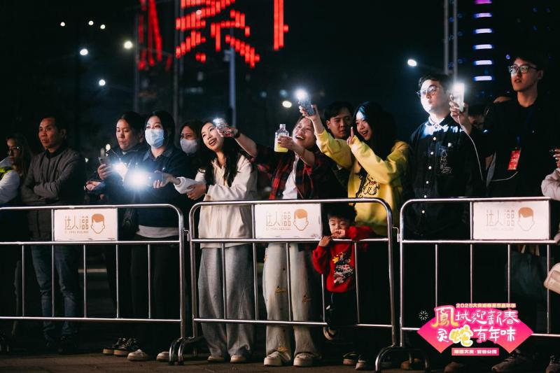 2025大良迎春花市嘉年华：百米金蛇与五彩灯光秀，你准备好迎接这场视觉盛宴了吗？  第5张