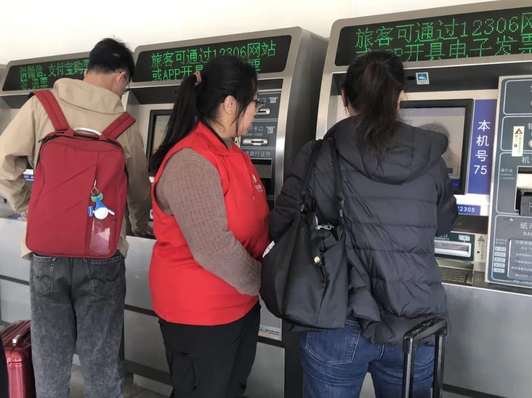 春运人潮中，深圳北站上演怎样的暖心故事？外国旅客为何感激涕零？  第5张