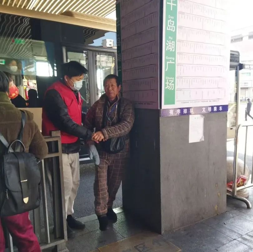 2025年暖冬行动：志愿者如何用一把剪刀温暖整个社区？  第9张