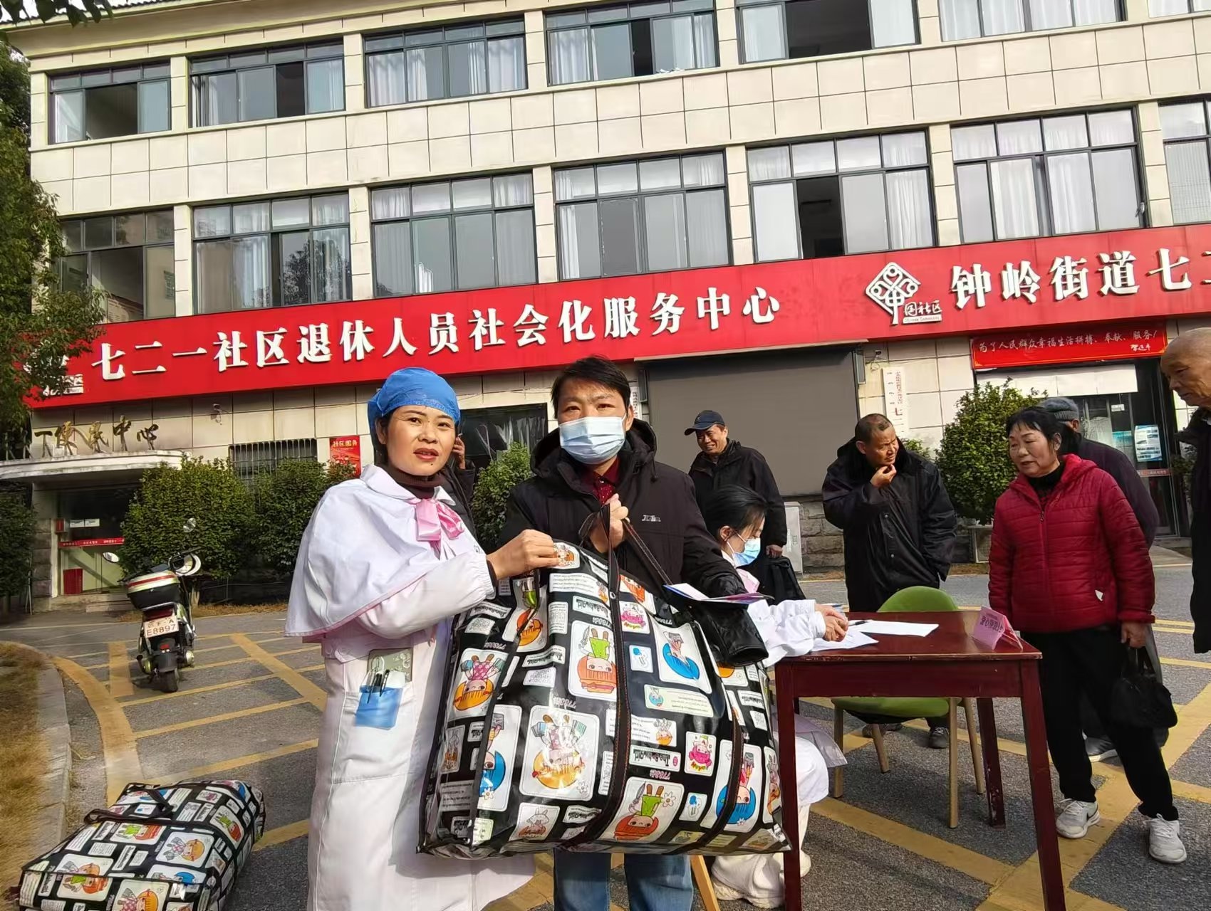 2025年抚州送温暖活动：400余人受益，爱心物资大派送！你参与了吗？  第4张