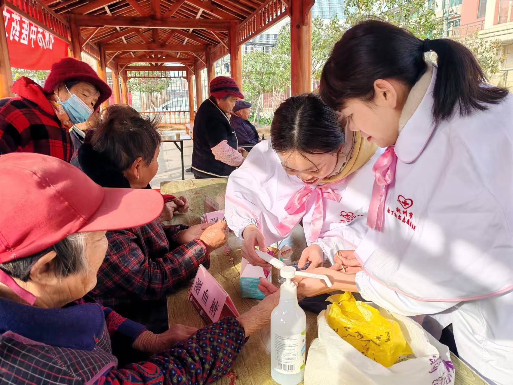 2025年抚州送温暖活动：400余人受益，爱心物资大派送！你参与了吗？  第5张