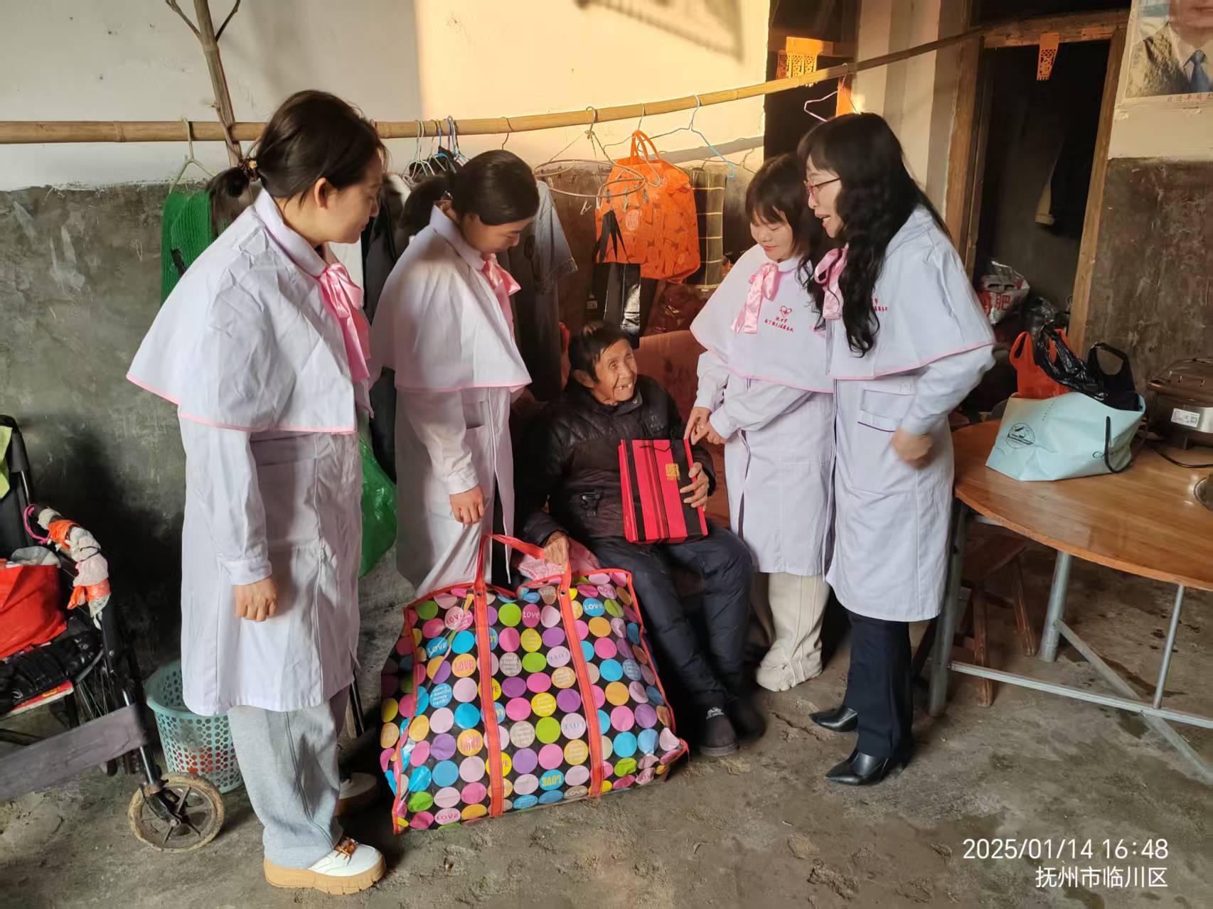 2025年抚州送温暖活动：400余人受益，爱心物资大派送！你参与了吗？  第8张
