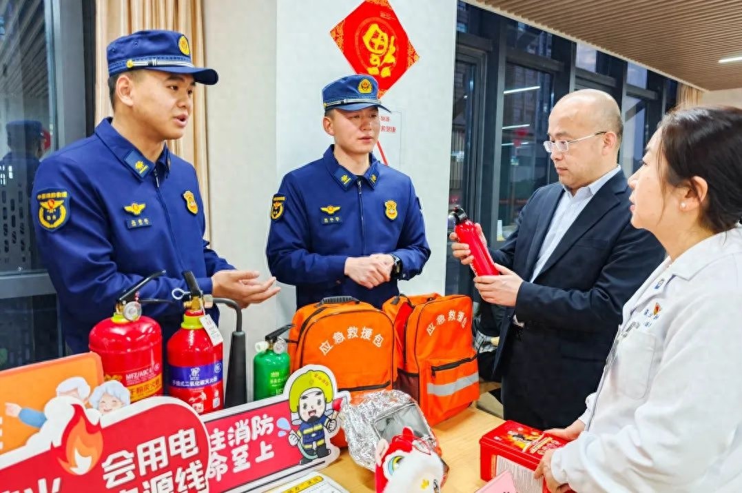 金山消防如何守护冬春安全？揭秘养老院、医院、社区的消防安全大行动  第1张