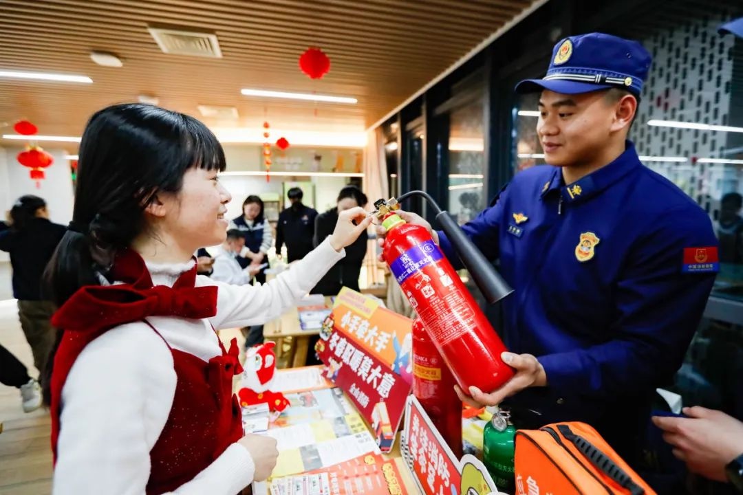 金山消防如何守护冬春安全？揭秘养老院、医院、社区的消防安全大行动  第4张