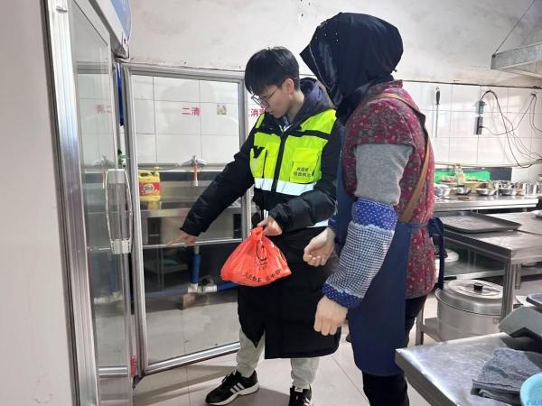 春节安全大检查！绵虒镇如何确保节日食品与消防安全？  第2张