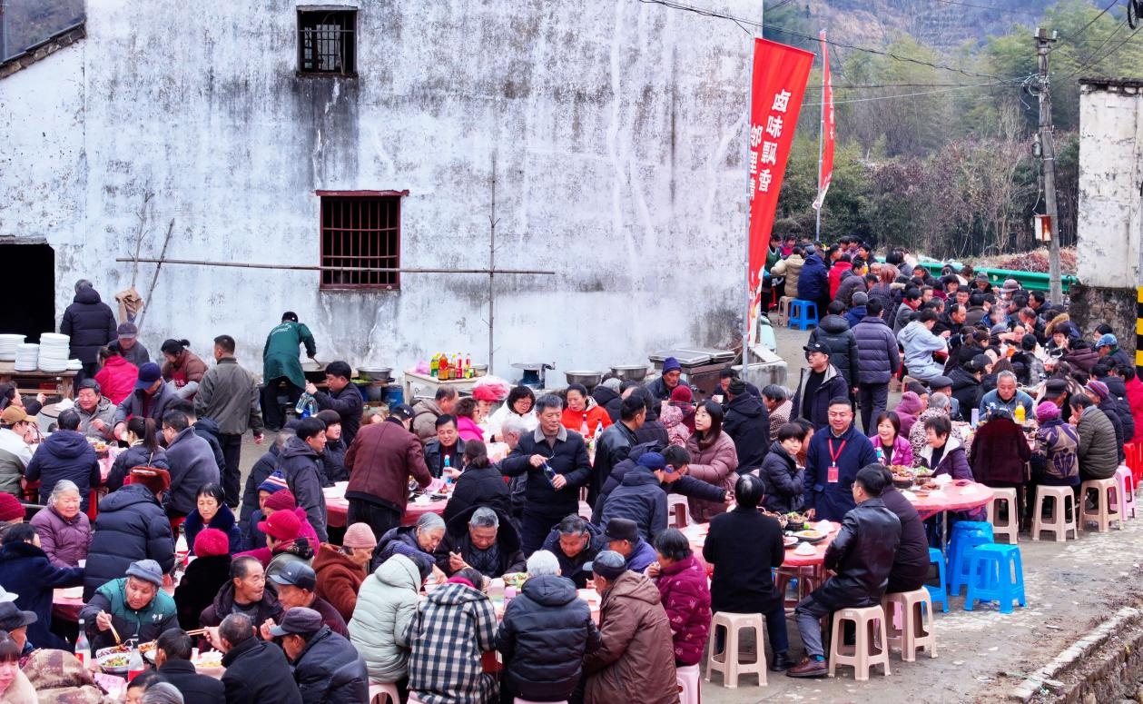 长罗村第六届邻里和谐节：美食与情感交融，黄山松般根系相连  第2张