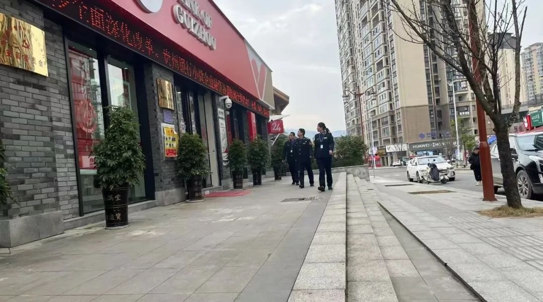 江口县如何一夜之间恢复整洁市容？揭秘执法局的神奇整治行动  第4张