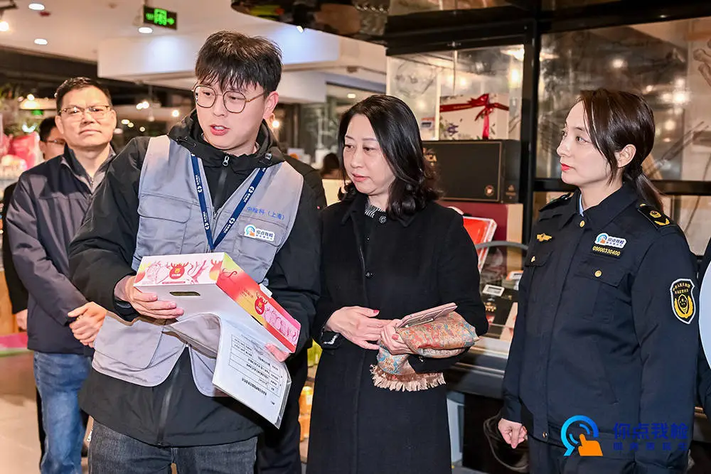 超市购物不再担忧！执法人员现场买单送检，你的食品安全有保障吗？  第2张