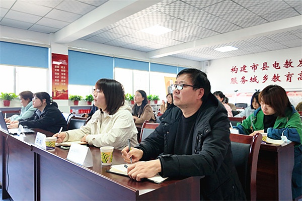 你还在睡前玩手机吗？专家揭秘影响睡眠质量的三大杀手  第2张