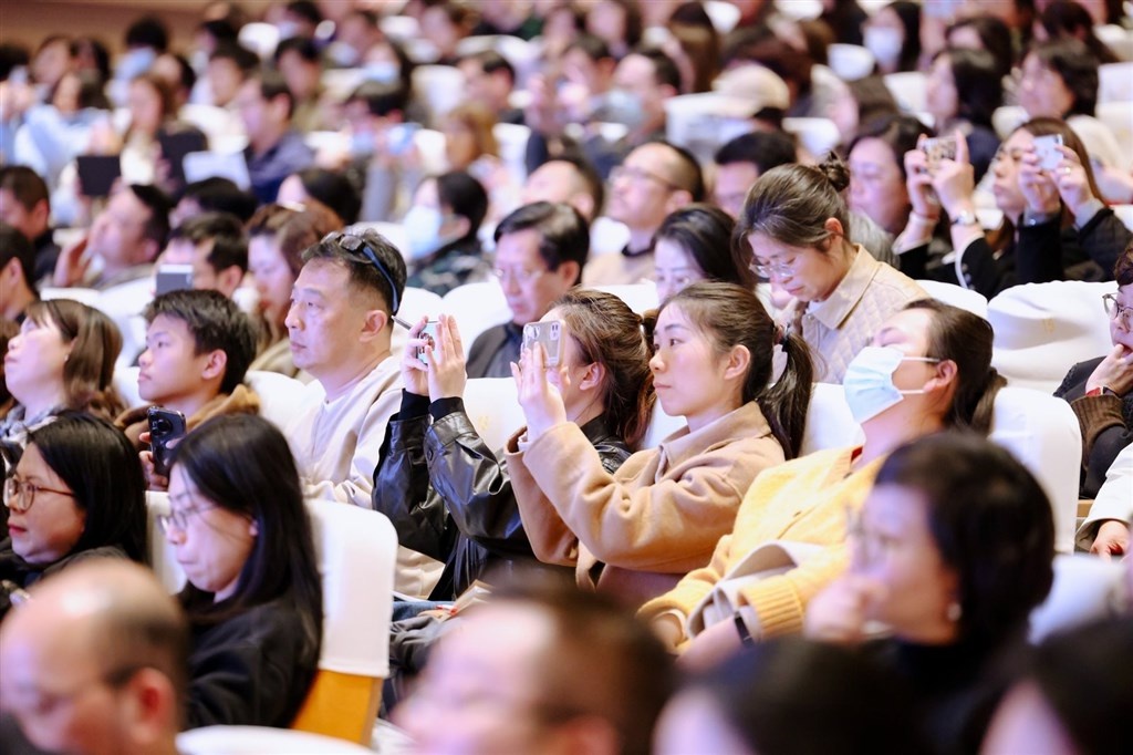 AI时代来临，教师的角色将如何颠覆传统？教育界大咖齐聚上海探讨未来教育  第2张