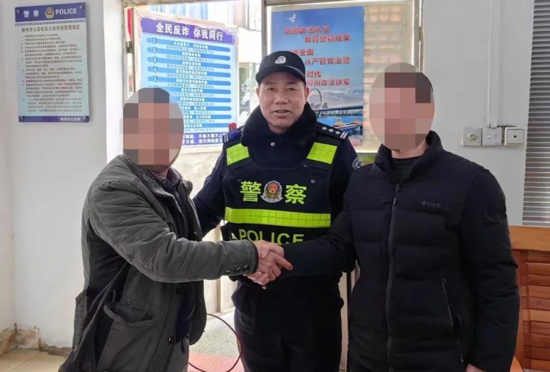 58岁民警陈碧波如何用一本登记本化解邻里纠纷？居民直呼：有难调矛盾，找波哥  第3张