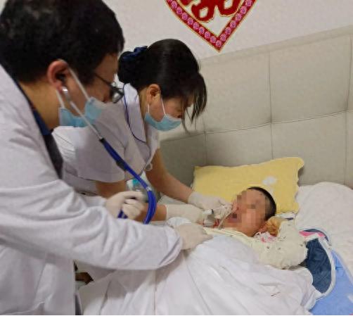 护士争分夺秒上门插管！卧床患者家属为何感动落泪？