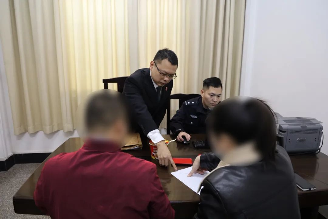 昔日挚友对簿公堂，法官一个电话竟让多年纠纷瞬间化解  第4张