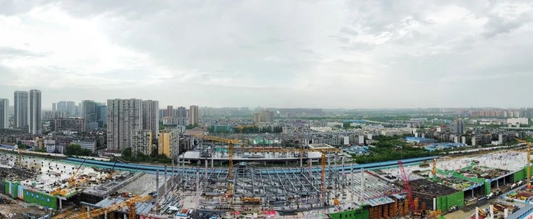 西南最大铁路站房改扩建完成封顶！成渝中线高铁将如何改变你的出行？  第2张